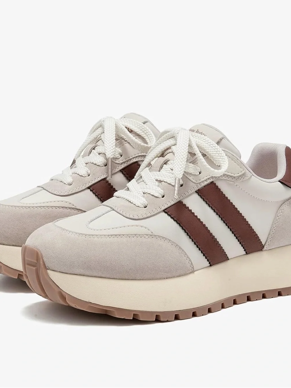 Retro-Style Women’s Athletic Sneakers in Cream & Brown